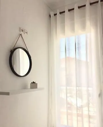 Minimal Center *